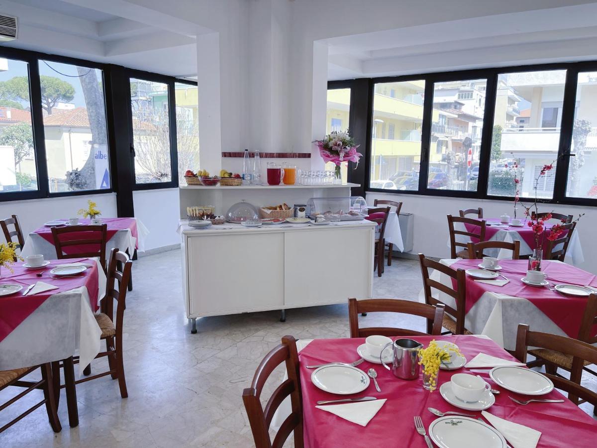 Hotel Abay Rimini Bagian luar foto
