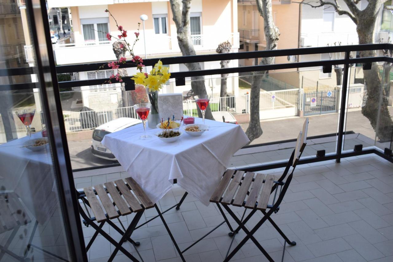 Hotel Abay Rimini Bagian luar foto