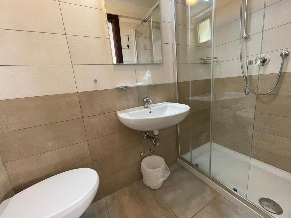Hotel Abay Rimini Bagian luar foto