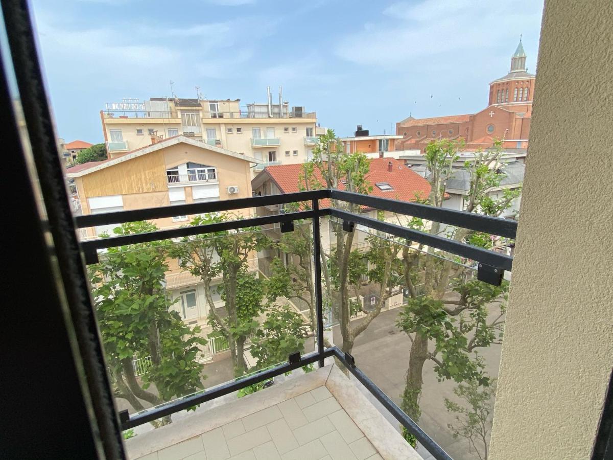 Hotel Abay Rimini Bagian luar foto