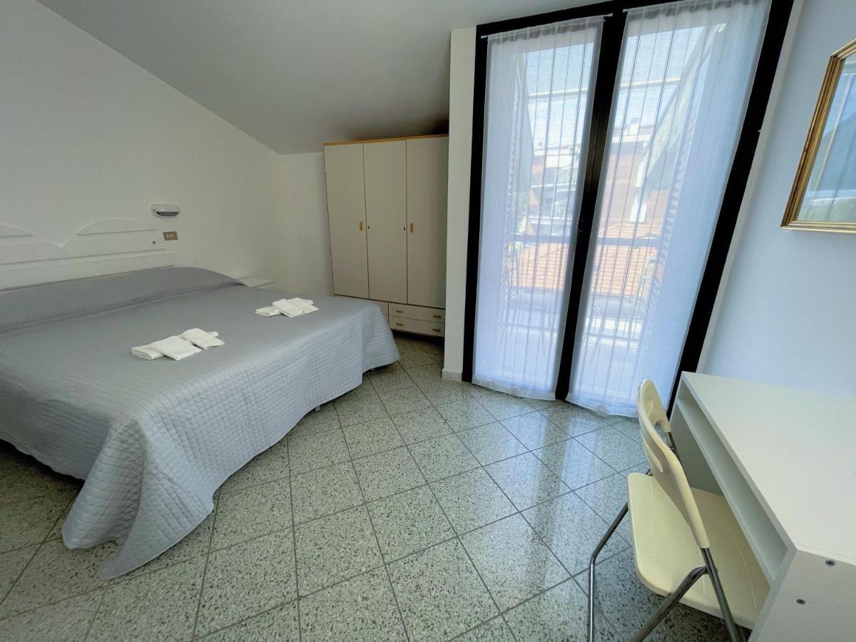 Hotel Abay Rimini Bagian luar foto