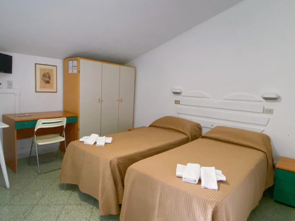 Hotel Abay Rimini Bagian luar foto